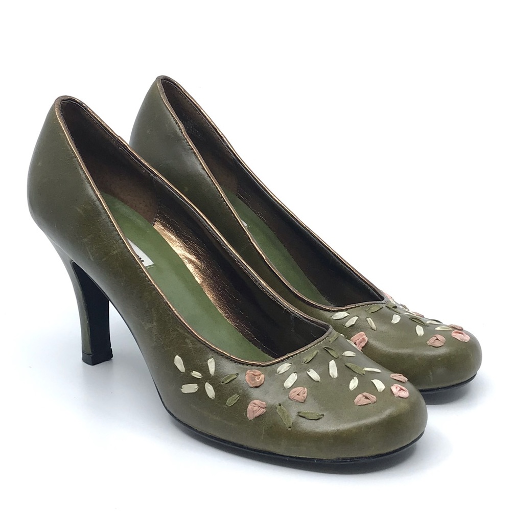 STEVE MADDEN OLIVE GREEN & FLORAL ROUND TOE PUMP